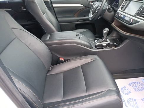 Used 2018 Toyota Highlander XLE image 26