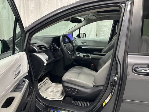 Used 2025 Toyota Sienna XLE w/ XLE Plus Package AWD/4WD image 10