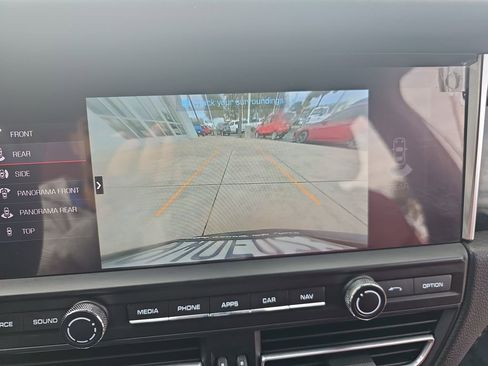 Used 2021 Porsche Macan AWD/4WD image 24