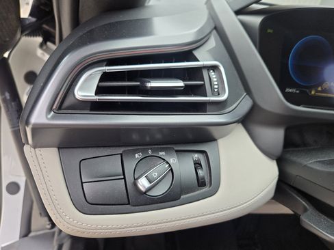 Used 2015 BMW i8 image 32