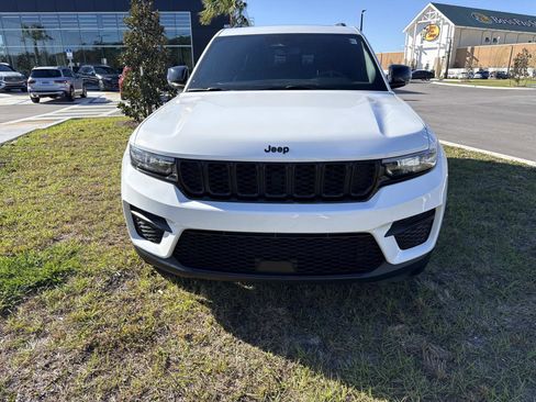 Used 2024 Jeep Grand Cherokee Altitude image 8