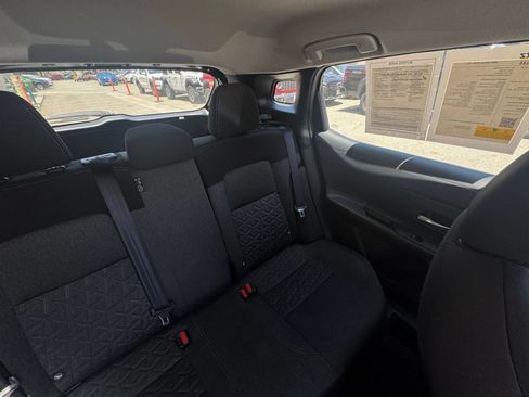 Used 2025 Nissan Kicks SV AWD/4WD image 35