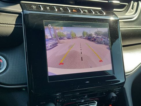 Used 2024 Jeep Grand Cherokee L Altitude RWD image 15