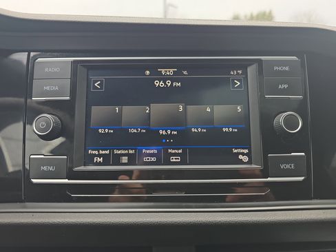 Used 2022 Volkswagen Jetta SE image 27