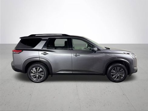 Used 2022 Nissan Pathfinder SV w/ SV Premium Package image 5