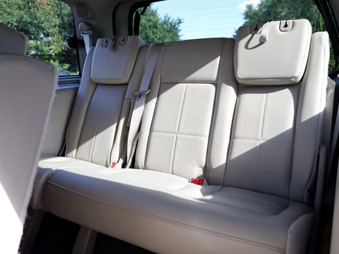 Used 2014 Lincoln Navigator 2WD image 14