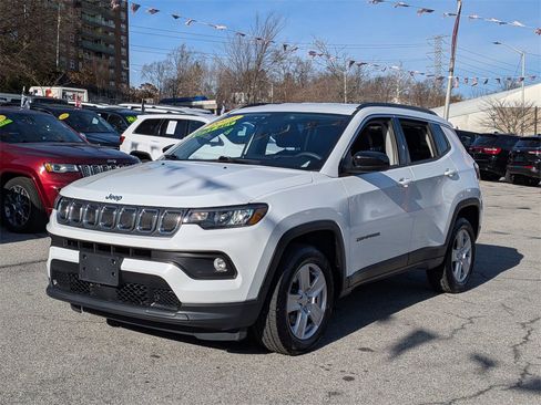 Used 2022 Jeep Compass Latitude image 1
