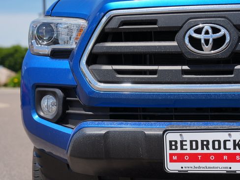 Used 2016 Toyota Tacoma SR5 w/ SR5 Appearance Package (SN) AWD/4WD image 9