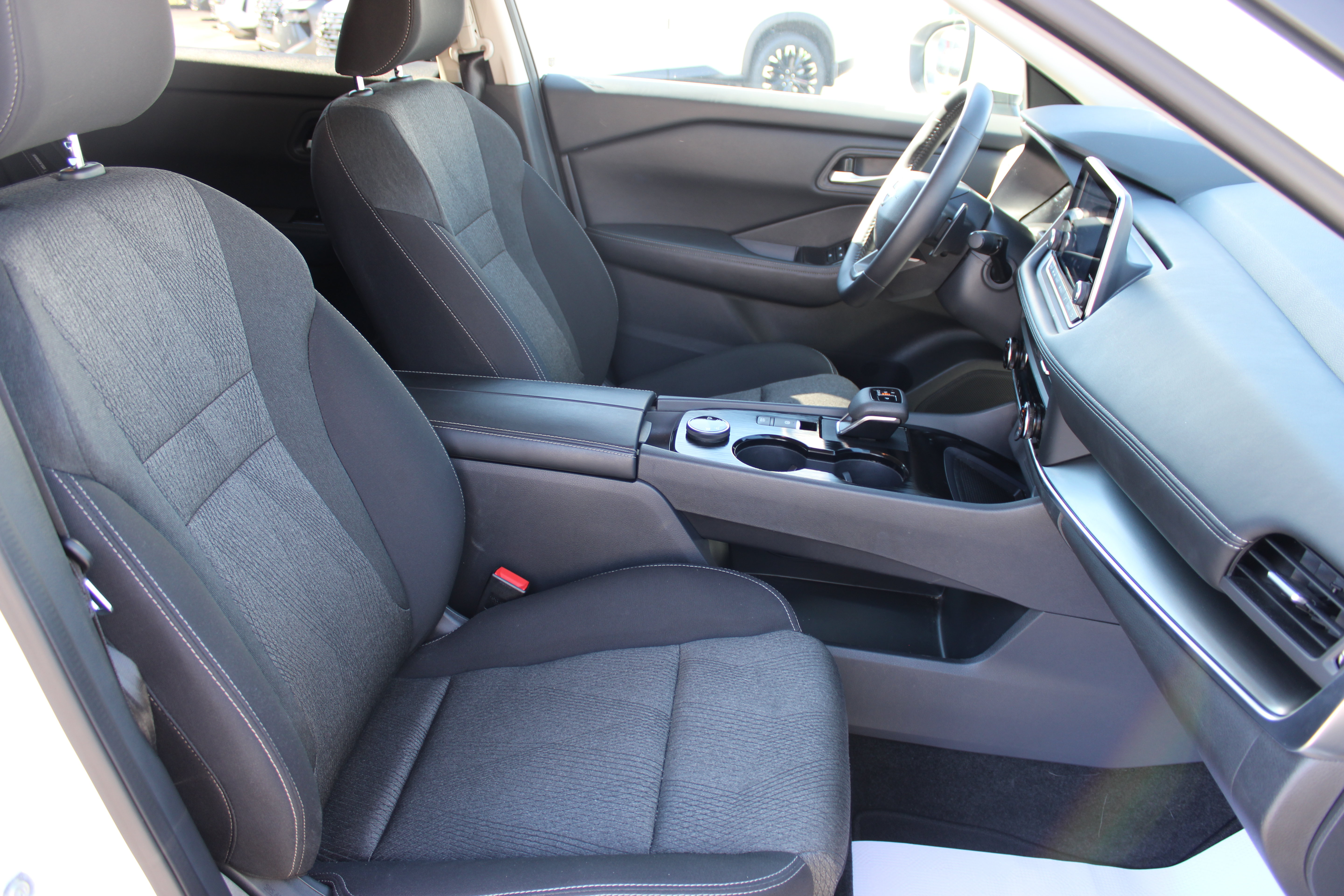 Certified 2025 Nissan Rogue SV AWD/4WD image 14