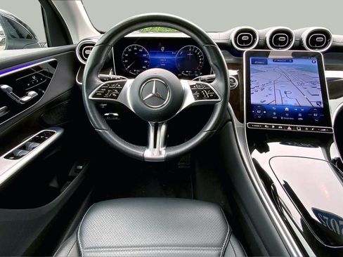 Used 2025 Mercedes-Benz GLC 350e 4MATIC image 6