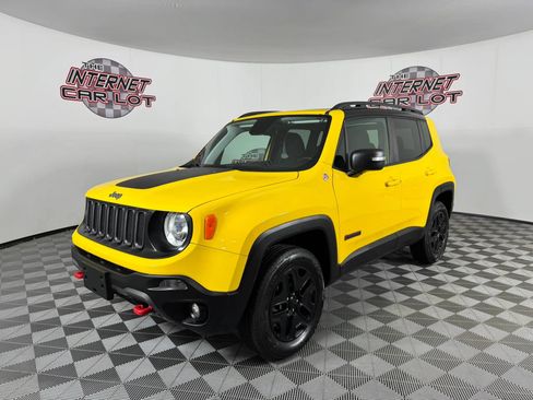 Used 2018 Jeep Renegade Trailhawk w/ UConnect 8.4 Nav Group AWD/4WD image 3