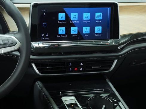 New 2026 Volkswagen Atlas SE FWD image 16