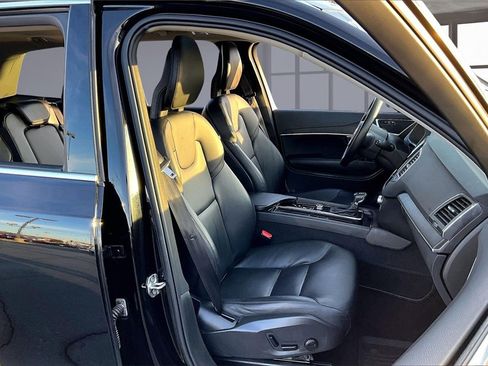 Used 2020 Volvo XC90 T5 Momentum w/ Protection Package image 7