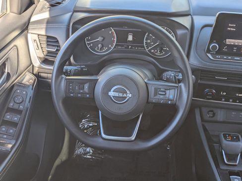 Used 2024 Nissan Rogue SV image 16