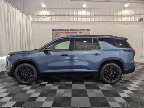 Used 2024 Chevrolet Traverse LT w/ Midnight/Sport Edition AWD/4WD image 2