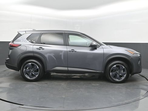 Used 2025 Nissan Rogue SV FWD image 10