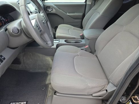Used 2016 Nissan Frontier SV RWD image 13