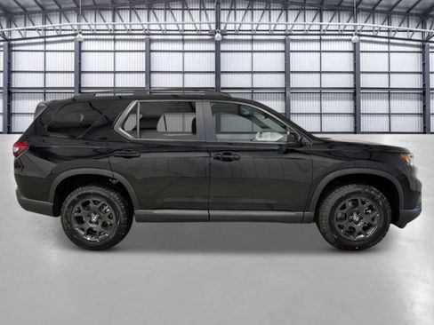 New 2025 Honda Pilot TrailSport image 9