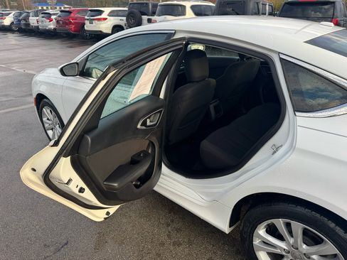 Used 2015 Chrysler 200 Limited w/ Convenience Group image 13