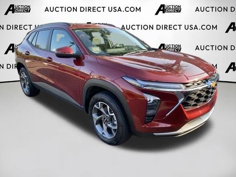 Used 2025 Chevrolet Trax LT FWD image 23