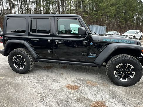 Used 2025 Jeep Wrangler Unlimited Rubicon 4xe w/ Convenience Group image 7