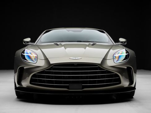 Used 2025 Aston Martin V8 Vantage Coupe RWD image 8