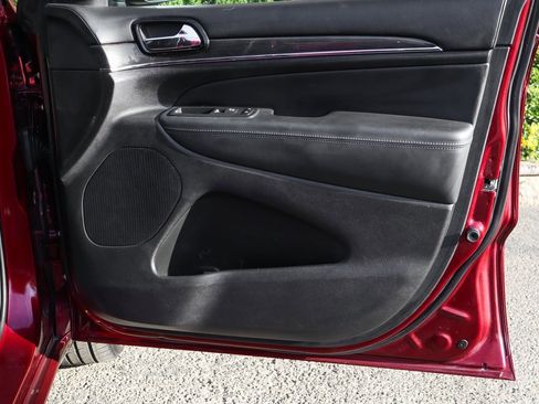 Used 2020 Jeep Grand Cherokee Overland image 47