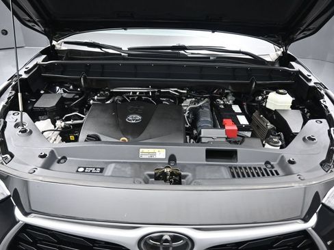 Used 2020 Toyota Highlander XLE AWD/4WD image 62