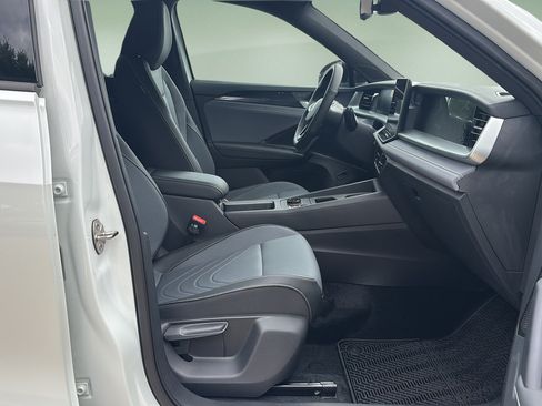 New 2026 Volkswagen Tiguan SE R-Line AWD/4WD image 11