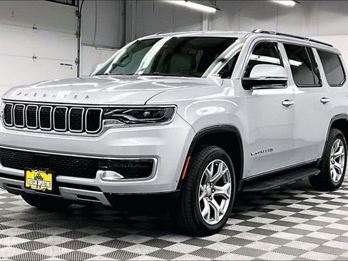 Used 2022 Jeep Wagoneer Series II AWD/4WD image 13