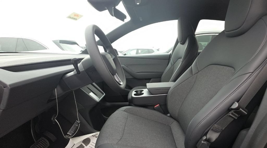 Used 2026 Tesla Model Y 2WD image 5