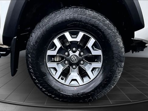 Used 2019 Toyota Tacoma TRD Off-Road image 34
