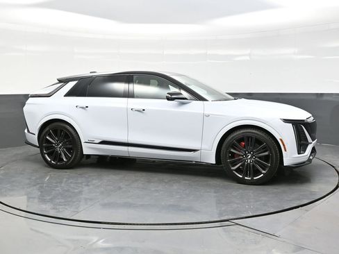 New 2026 Cadillac Lyriq V AWD/4WD image 8