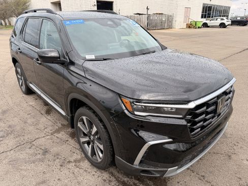 Used 2024 Honda Pilot Touring image 1