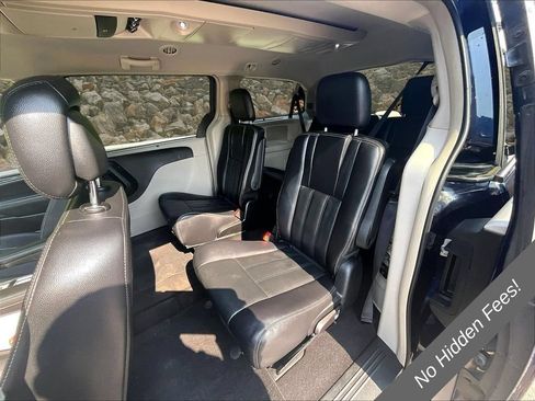 Used 2015 Chrysler Town & Country Touring FWD image 21