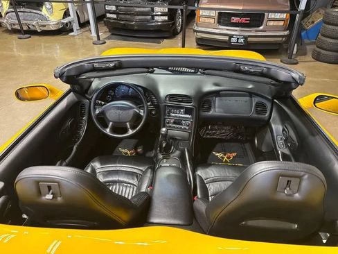 Used 2004 Chevrolet Corvette Convertible w/ Preferred Equipment Group RWD image 12