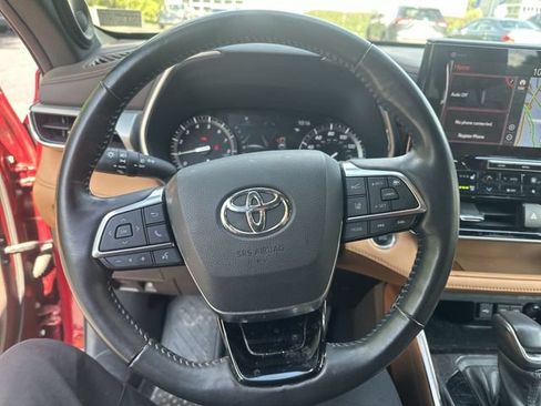 Used 2021 Toyota Highlander Platinum AWD/4WD image 13