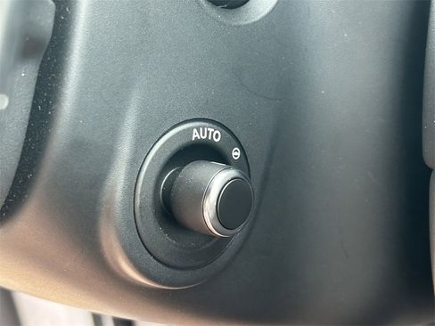 Used 2025 Land Rover Range Rover Velar S image 30