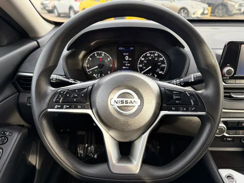 Used 2022 Nissan Altima 2.5 S FWD image 23
