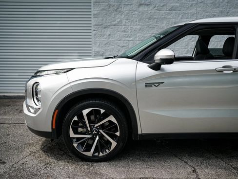 Used 2023 Mitsubishi Outlander LE image 10