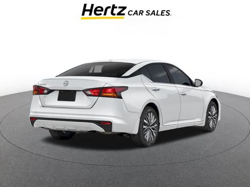 Used 2025 Nissan Altima 2.5 SV FWD image 2