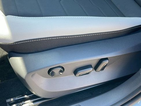 New 2025 Volkswagen Taos SE image 26