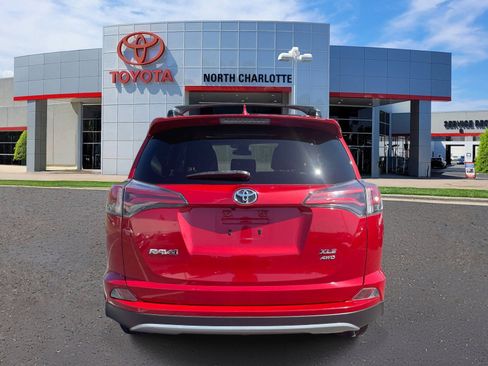 Used 2017 Toyota RAV4 XLE AWD/4WD image 5