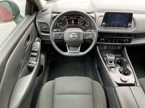 Used 2025 Nissan Rogue S AWD/4WD image 15