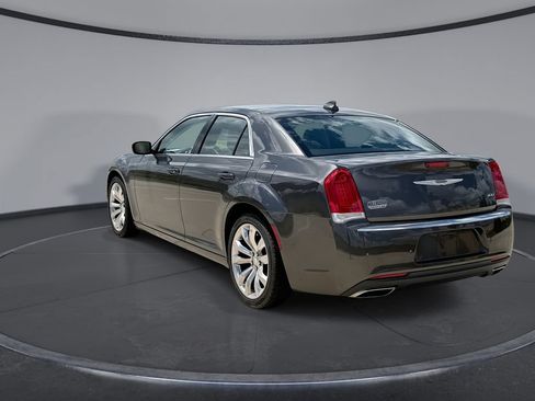 Used 2019 Chrysler 300 Touring L w/ Quick Order Package 22F RWD image 10