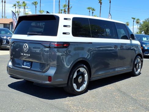 Used 2025 Volkswagen ID. Buzz Pro S RWD image 7