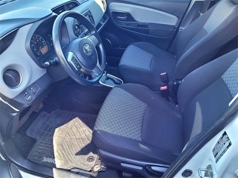 Used 2015 Toyota Yaris L image 10