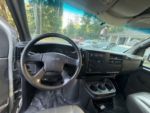 Used 2007 GMC Savana 3500 RWD image 10