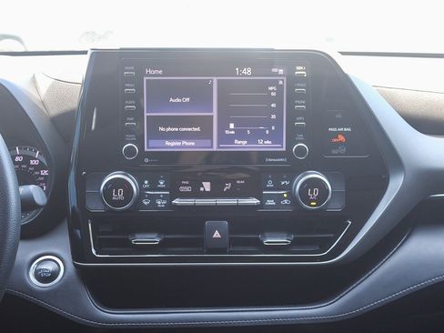 Used 2021 Toyota Highlander L FWD image 14