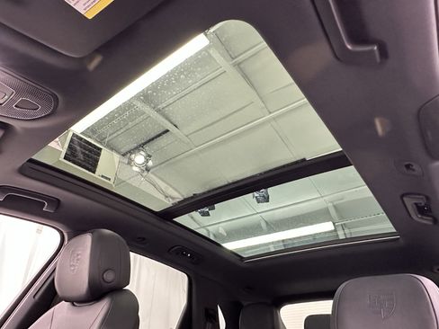 New 2025 Porsche Cayenne image 35